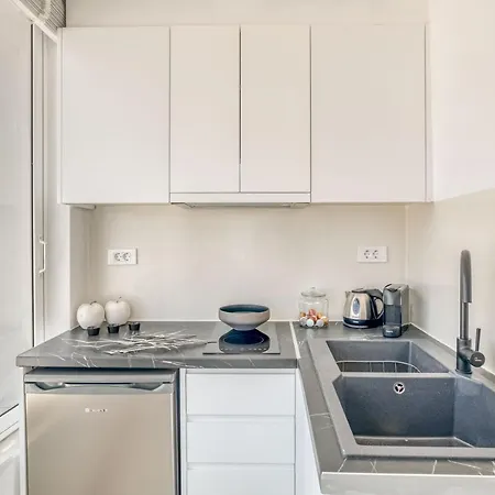 Sandy With View In דירה נאוסה