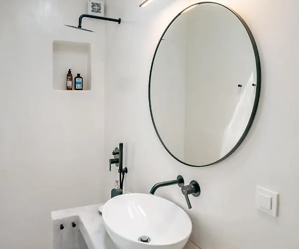 Sandy With View In Apartment *